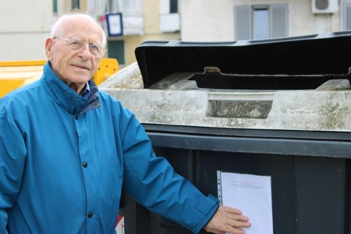 Rifiuti, scritte sui cassonettiper indicare sanzioni contro abbandono