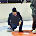 Pista pattinaggio a pieno regime. E c' anche il curling!