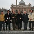 A Roma, fin dall'alba per stringersi a Benedetto XVI